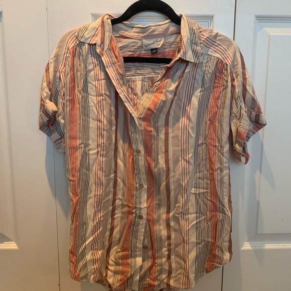 Button down - Picture 2 of 3